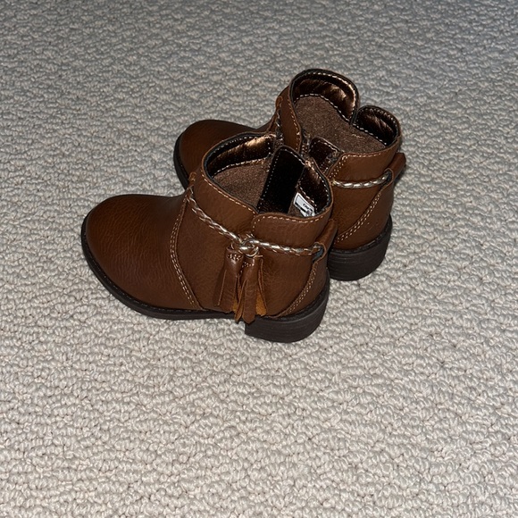 Osh Kosh toddler/baby boots size 4M. Never worn - Picture 3 of 5